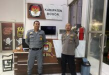 Personil Polsek melaksanakan Patroli 3 Pilar ke Kantor KPU kabupaten Bogor dan sekitarnya.