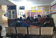 Pemohon SKCK Membludak Polres Taput Buka Pelayanan Hingga Malam Hari.