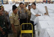 Kapolres Bogor dampingi PJ Bupati dan Dandim 0621 meninjau pelipatan surat suara Di Gudang KPU Klapanunggal Kabupaten Bogor