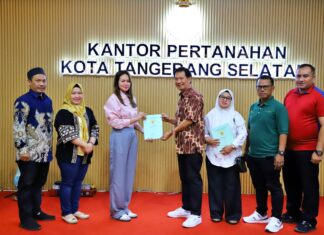 169 Sertipikat PTSL di serahkan secara Langsung Ke warga Oleh Kepala BPN Tangsel