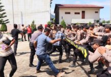 Kapolres Toba Pantau Langsung Pelaksanaan Simulasi Penanggulangan Kericuhan Dan Anti Huru Hara Di PN Balige