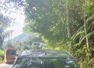 Mobil Bus PT Lalupa Karona Bertabrakan Dengan Mobil Suzuki Ertiga