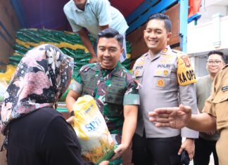 Kapolres Bogor Bersama Instrumen Pemerintah Lainnya Menggelar Kegiatan Operasi Pasar Murah