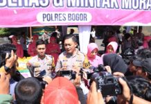 Kapolres Bogor Bekerjasama Dengan Bulog Adakan Giat Bazar Murah Beras dan Minyak