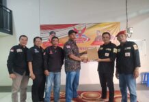 Ketua GRIB JAYA DPD Provinsi Banten Secara Resmi Memberikan SK Kepada Ketua GRIB JAYA Tangsel