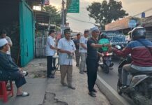 MPC Fahmi Tamami Tangsel Bergabung Dengan Kembang Latar Banten Menyebarkan Takjil