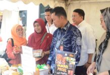 Pj Bupati Bogor, Asmawa Tosepu Kunjungi Pasar Murah Kadin