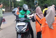 Berbagi 200 Paket Nasi Box, Rumah Zakat Perkuat Silahturahmi Bersama Ojol Dan Relawan Tangerang
