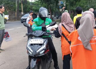Berbagi 200 Paket Nasi Box, Rumah Zakat Perkuat Silahturahmi Bersama Ojol Dan Relawan Tangerang