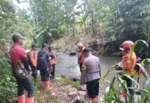 Polsek Cibungbulang Bersama Instansi Terus Berusaha Pencarian Korban Hanyut di Sungai Ciaruteun