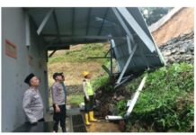 Polsek Nanggung Bersama Instansi Terkait Lakukan Pengecekan Adanya Tanah Longsor Akibat Curah Hujan Tinggi di Sekitar Gudang Handak PT. Antam. TBK. UPBE Pongkor