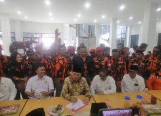 Dikawal Ratusan Relawan dan Simpatisan, H. Zulkarnain, SE Daftar ke Kantor DPC PDIP Kabupaten Tangerang