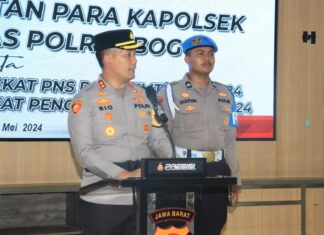 Kapolres Bogor Pimpin Upacara Sertijab Kapolsek Jajaran Polres Bogor Dan Kasat Binmas, Berikut Pemberian Pangkat Penghargaan Bagi Personil Menjelang Purna Bhakti