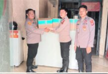 Kapolsek Ciawi Lakukan Penyerahan Bantuan Kitab Suci Al-Quran Kepada Sat-Tahti Polres Bogor Untuk Para Tahanan