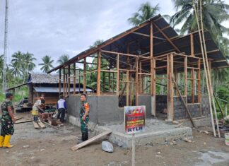 Dansatgas TMMD ke-120 Kodim 1307/Poso, Letkol Inf Hasroel Tamin, S.H.,M.Hub.Int. Tinjau Progres Pembangunan RTLH
