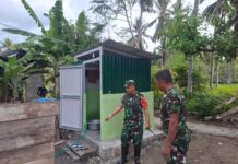 Dansatgas TMMD ke-120 Kodim 1307/Poso, Letkol Inf Hasroel Tamin, S.H.,M.Hub.Int. Tinjau Sasaran Fisik Pembangunan Jamban di Desa Uekambuno