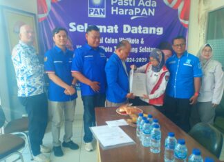 Yayang Bahtiar Menerima penetapan SK dari KPUD