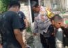 Polsek Cibinong Bersama TNI Dan Dinsos Kab Bogor Lakukan Evakuasi Terkait Penemuan Orang Terlantar Diduga Dibuang Orang Tak Dikenal