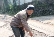 Kurangnya Perhatian Dari Pemerintah Daerah Hingga Jalan Rusak Parah Diabaikan