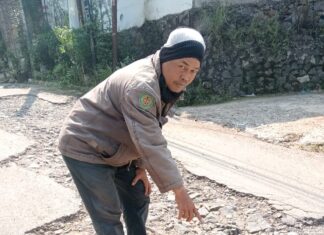 Kurangnya Perhatian Dari Pemerintah Daerah Hingga Jalan Rusak Parah Diabaikan