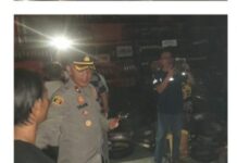 Polsek Kemang Lakukan Olah TKP Terkait Adanya Kebakaran Toko Aneka Ban yang Diduga Berasal dari Pembakaran Sampah