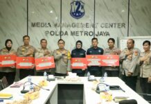 Tingkatkan Citra Positif Polri: Kabid Humas Polda Metro Jaya Berikan Penghargaan