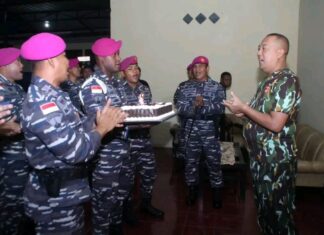 Rayakan HUT Ke -9 Bhayangkara Danyonmarharlan X Beserta Prajurit Beri Kejutan Kepada Dansat Brimob Polda Papua