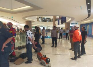Kapolsek Cibinong Bersama Instansi Terkait Tangani Terkait Adanya Balita Terjepit Eskalator di Cibinong City Mall