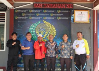 Yayasan Nelson Pandapotan Sitompul (NPS) Beri Bantuan 10 Buah Catur Untuk Warga Binaan Rutan Tarutung