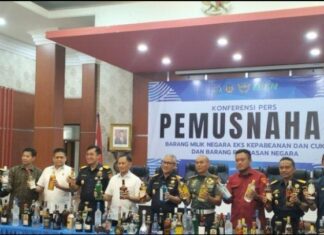 Bea Cukai Memusnahkan 162.708 Botol Miras dan 12.649.930 Batang Rokok Ilegal