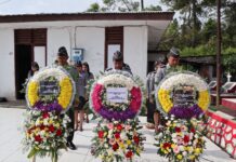 Kalapas Kelas IIB Siborongborong Krisman Ziliwu Pimpin Upacara Tabur Bunga Di Taman Makam Pahlawan Tarutung