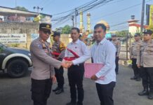 Kapolsek Caringin Rutin Memberikan Reward Kepada Anggotanya Yang Memiliki Kinerja Baik Untuk Kesatuan