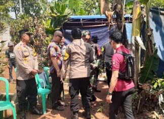 Antusias Warga Candali Menonton Pelaksanaan Pembongkaran Makam Korban Pembunuhan