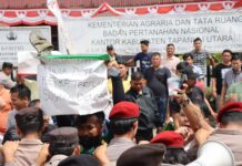 Aksi Unjuk Rasa Dikantor KPUD Taput Berhasil Di Kendalikan Dalmas Polres Taput.