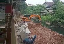 Ironis,,!! PT Intec di Duga Telah Ambil Setengah Badan Sungai Cirarab