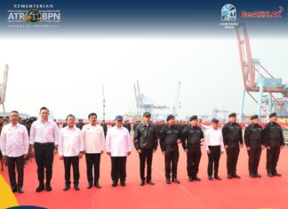 Bersama Presiden RI, Menteri AHY Peroleh Brevet Kehormatan Hiu Kencana dari TNI AL