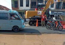 Diduga Kebocoran Pipa Perumdam TB, Dijalan KS Tubun Karawaci Akibat Kurangnya Pengawasan