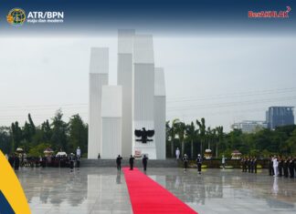 Beri Penghormatan kepada Para Pahlawan Bangsa, Menteri Nusron dan Wamen Ossy Ikuti Upacara Peringatan Hari Pahlawan