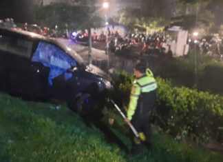 Unit Gakkum Sat Lantas Polres Bogor Tangani Kecelakaan Lalu Lintas Di Gunung Mas Puncak Kabupaten Bogor