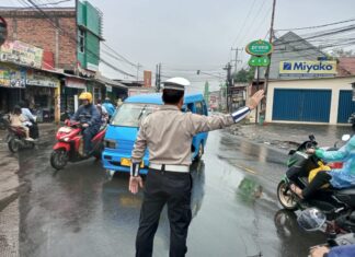 Personil Polsek Ciampea Laksanakan Kegiatan COOLING Sistem Pelayanan Publik Pengaturan Lalu-lintas