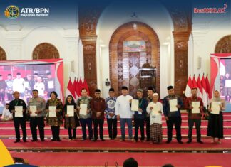 Serahkan 1.334 Sertipikat se-Banten, Menteri Nusron Komitmen Tingkatkan Sertipikasi Tanah Wakaf dan Rumah Ibadah