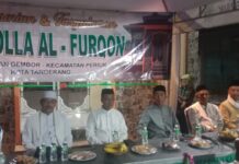 Camat Priuk H. Nanang Kosim, S. Sos, M. Si. Meresmikan Musholla Al-Furqon