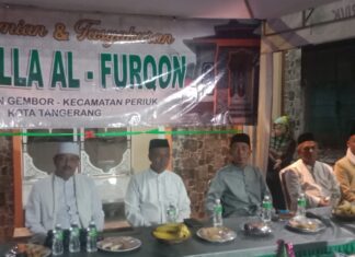 Camat Priuk H. Nanang Kosim, S. Sos, M. Si. Meresmikan Musholla Al-Furqon