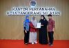 Tangsel Serahkan 351 Sertipkat PTSL Kepada Masyarakat