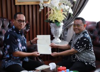 Serahkan Sertipikat Hak Pakai ke Kajati Banten, Kakanwil BPN Banten: Kejati Banten Sukses Memberi Contoh