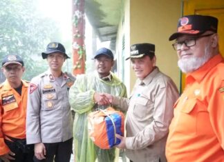 Pj. Bupati Bogor Tinjau Langsung Lokasi Bencana Tugu Selatan dan Serahkan Bantuan