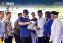 Serahkan Sertipikat kepada Masyarakat Kampung Nelayan Muara Angke, Menteri Nusron: Sudah Memiliki Kekuatan Hukum yang Kuat