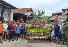 HUT Ke-64″ Karya Bhakti ,Satuan Denpom Divif 1 Kostrad Bersama Warga Masyarakat Membersihkan Lingkungan
