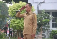 Mengawali tugasnya sebagai Wakil Bupati Bogor, Ade Ruhandi memimpin apel perdana