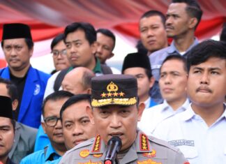 Kapolri dan Panglima TNI Bagikan 161.411 Paket Bansos Jelang Ramadan